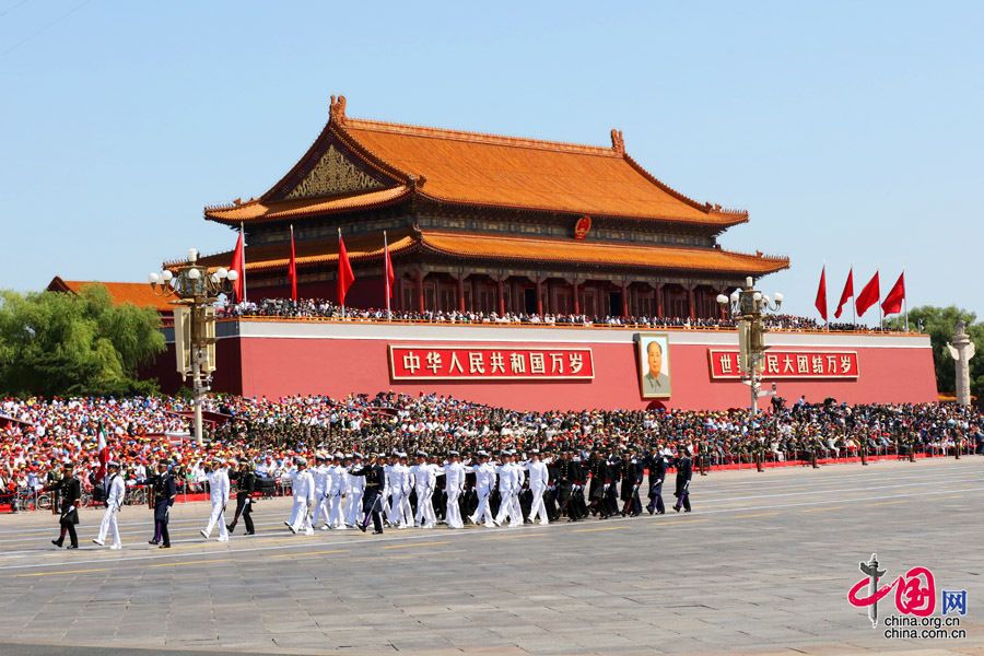  9月3日，中國人民抗日戰爭暨世界反法西斯戰爭勝利70周年紀念大會在北京隆重舉行，有11個國家派方隊、6個國家派代表隊來華參加閱兵。圖為墨西哥武裝力量方隊通過天安門廣場。中國網記者 董寧攝